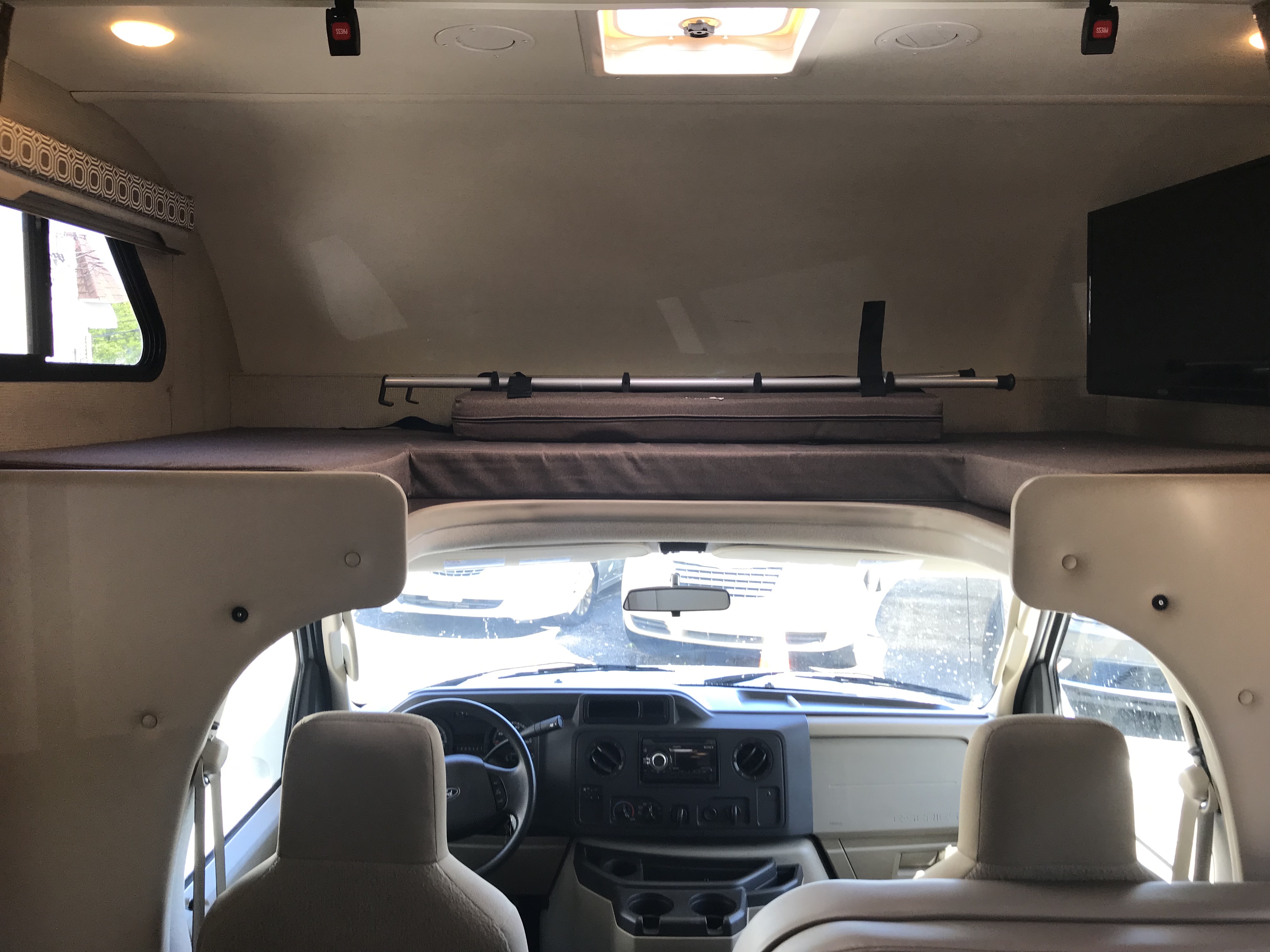 2019 Thor Motor Coach Fourwinds 30D interior