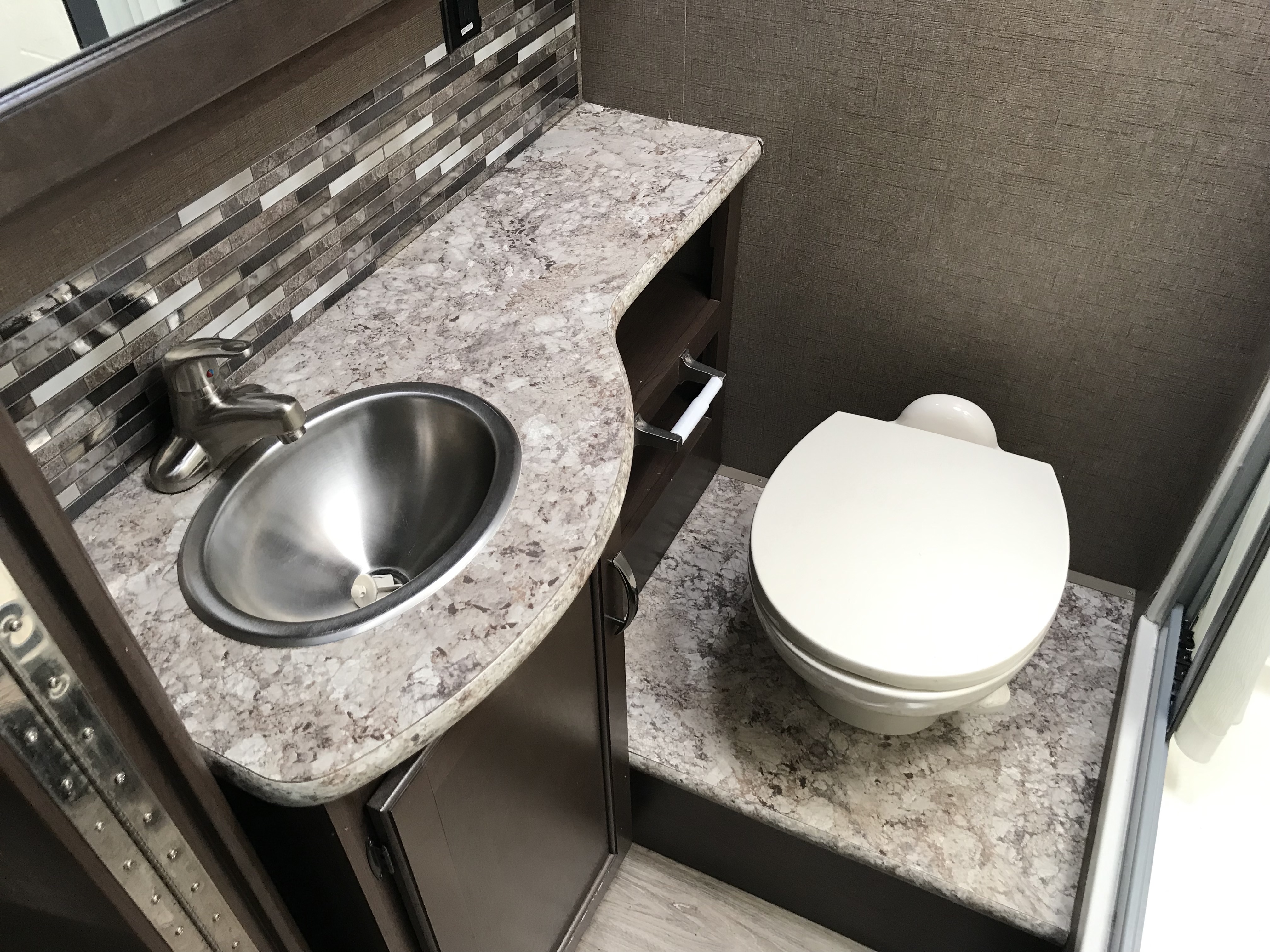 2019 Thor Motor Coach Fourwinds 30D interior bathroom