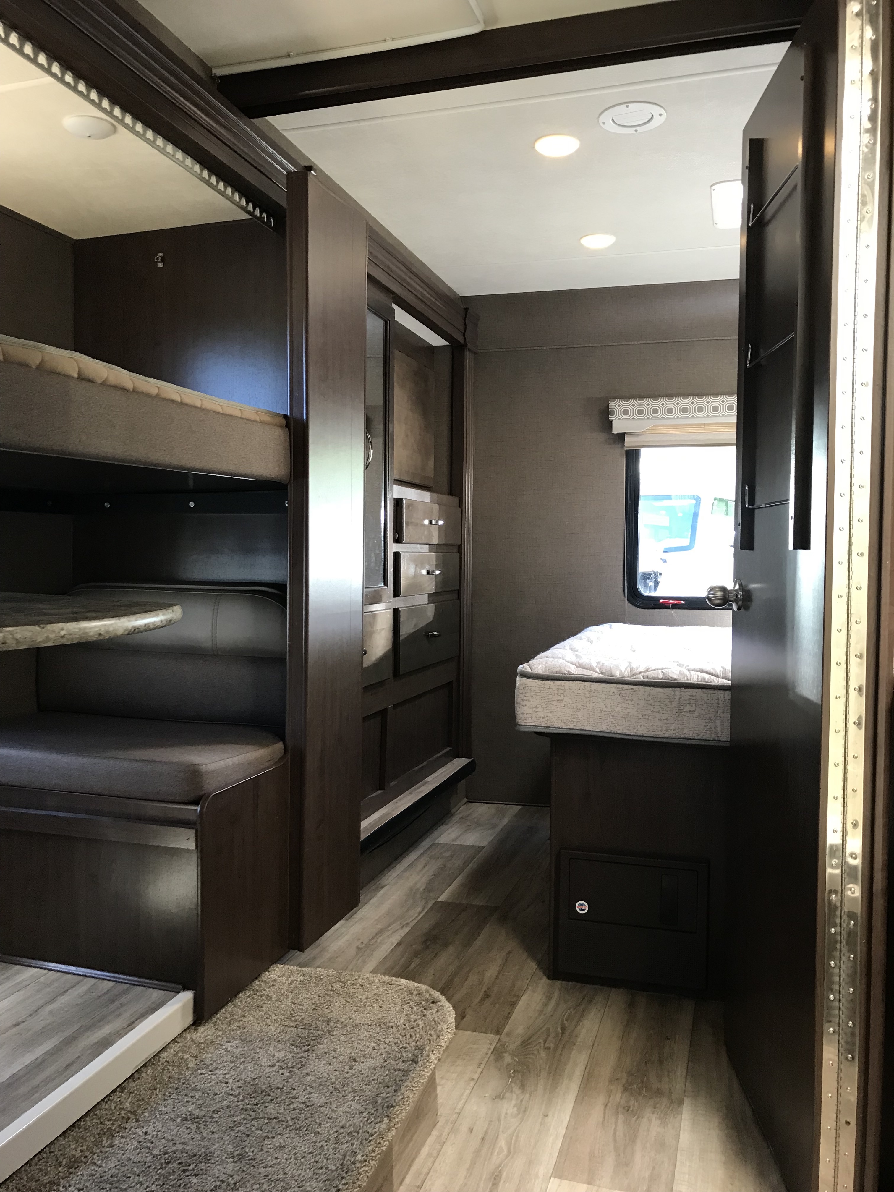 2019 Thor Motor Coach Fourwinds 30D interior bunk beds
