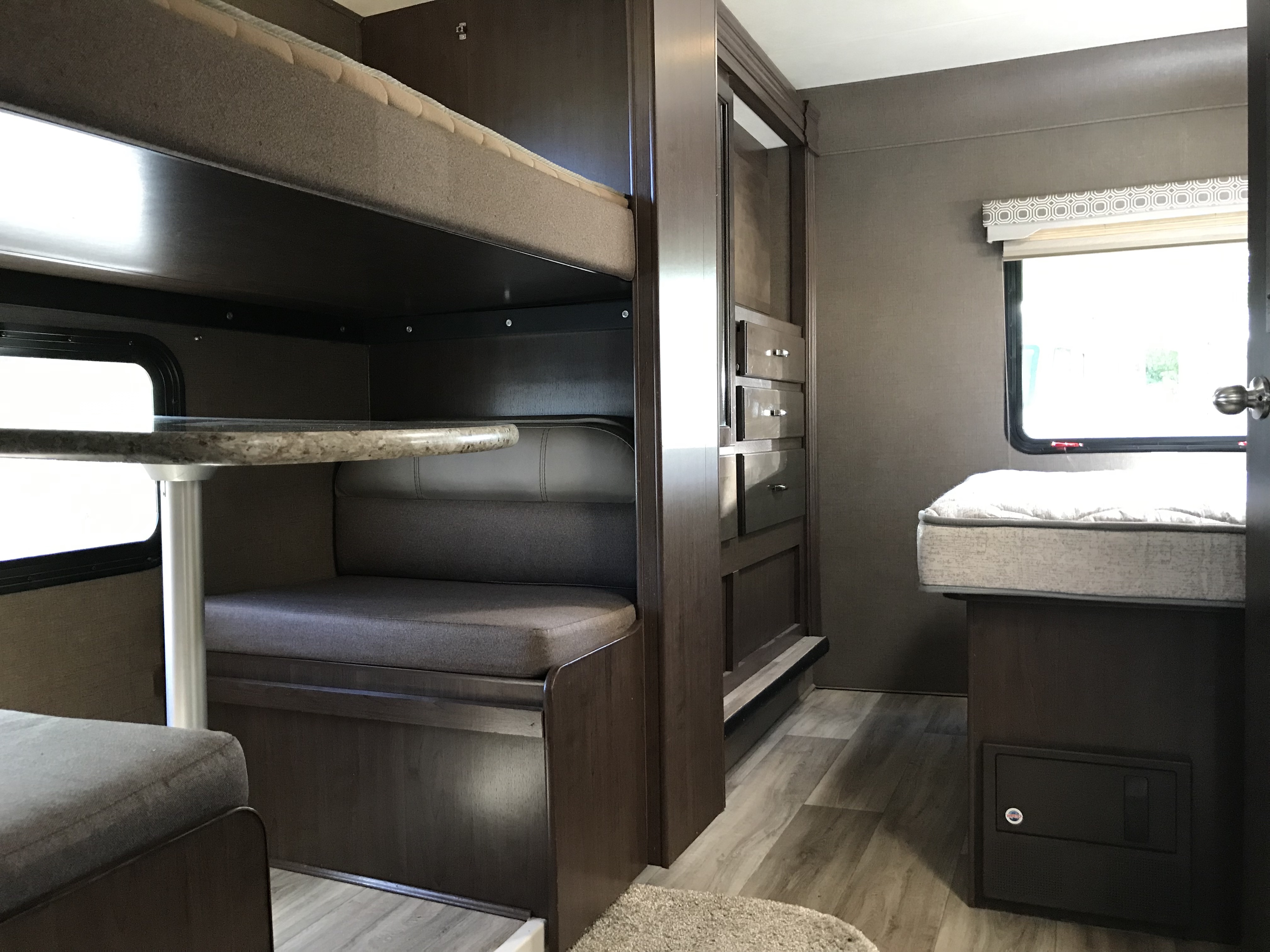2019 Thor Motor Coach Fourwinds 30D interior bunk beds