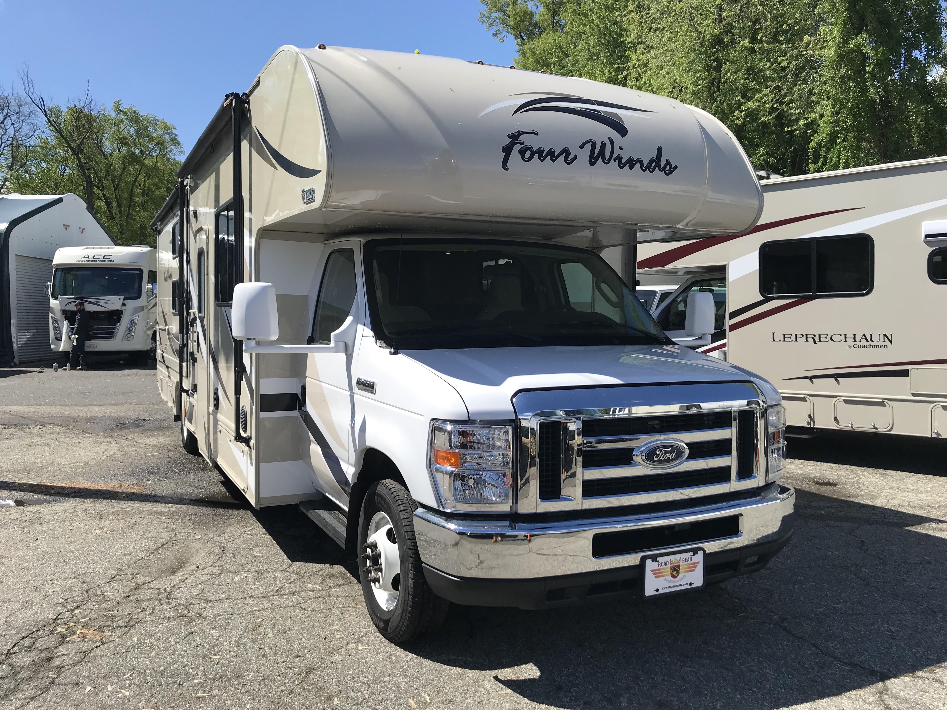 2019 Thor Motor Coach Fourwinds 30D exterior