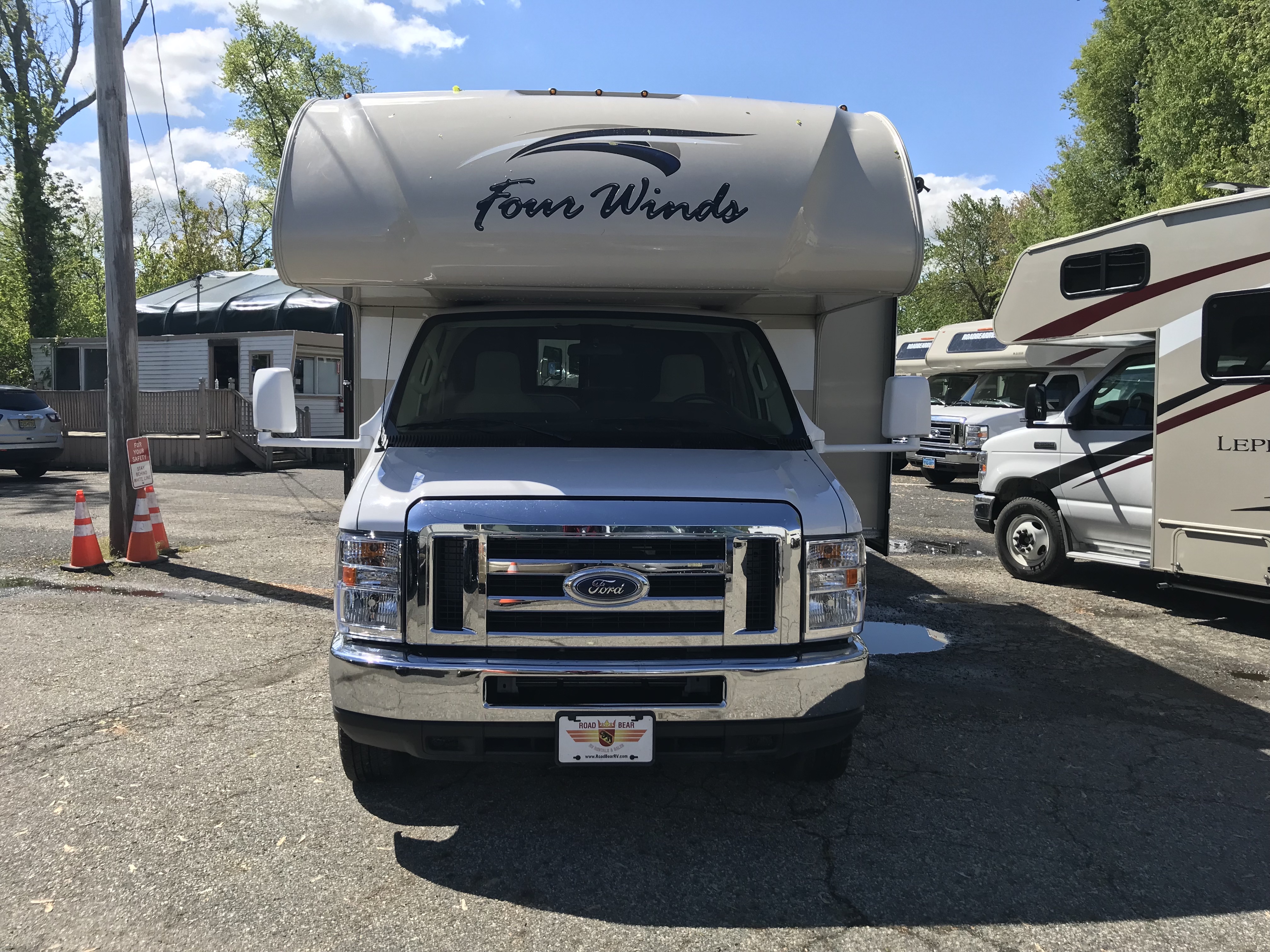 2019 Thor Motor Coach Fourwinds 30D exterior