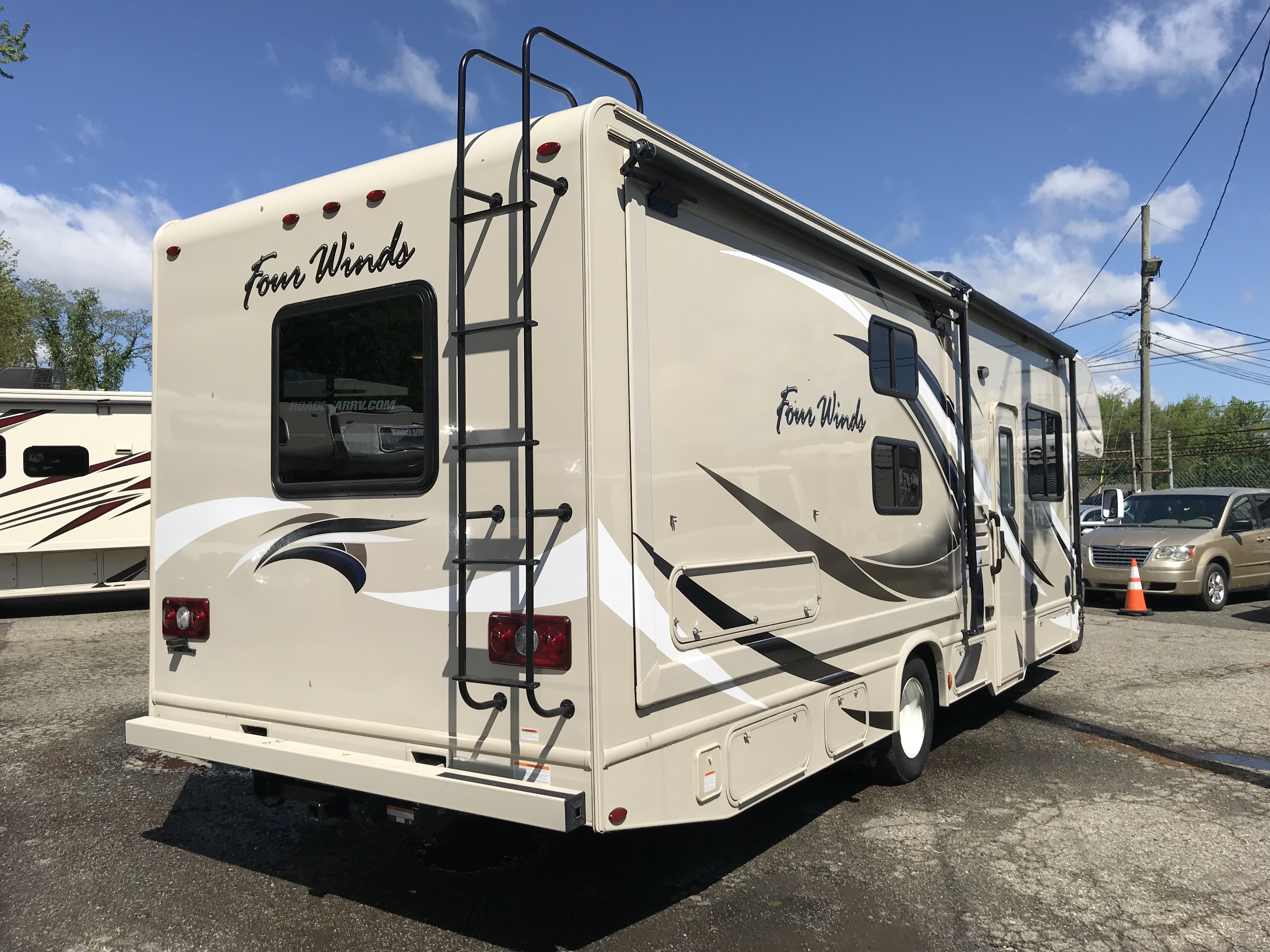 2019 Thor Motor Coach Fourwinds 30D exterior